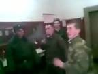 Šikanovanie ruského vojaka