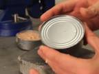 Ako otvoriť konzervu bez otváraču?