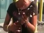 Dievča bez domova a jej ukulele