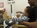Najobľúbenejší detský lekár pichá injekcie