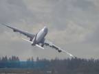 Chvíľka napätia pri vzlete Boeingu 747-8