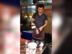 "Ohýbač" čaju (Thajsko)