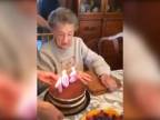 102-ročná oslávenkyňa to fúkla ako profesionál