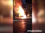 Moslimi podpálili v Bruseli vianočný stromček