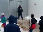 Deti utečencov napadli policajta (Srbsko)
