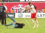 Kuriózne zranenie futbalového trénera (Nemecko)