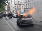 Ako si protestujúci policajtov podali (Paríž)