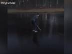 Hrať golf na zamrznutom jazere? (blbý nápad)
