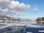 Šteniatko v zamrznutom jazere (Kanada)