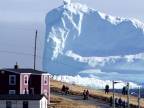 45-metrový ľadovec láka turistov (Kanada)