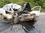 Motorkár sa zabil, vodič auta prežil (čelná zrážka)