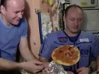 Prvá pizza párty vo vesmíre (ISS)