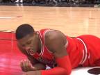 Hráč NBA si zlomil zub a rozťal peru (NBA)