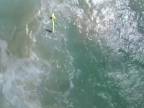 Dron zachránil topiacich sa surferov (Austrália)