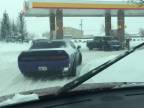Dodge Challenger Hellcat na snehu (USA)