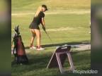 Zlatokopka rozhadzuje svoje siete na golfovom ihrisku