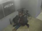 Krádež bicykla spred policajnej stanice (skúsil, nevyšlo)