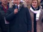Putin spieva z davom ludi pesničku naša rusia