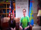 Teória veľkého tresku - Dr. Sheldon Cooper a zábavné vlajky.