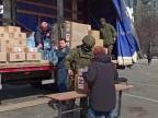 Rusi rozdávajú potraviny v okupovaných častiach Ukrajiny