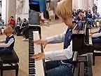 Úžasné vystúpenie 5-ročného pianového virtuóza menom Alberto Cartuccia Cingola