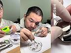 Šikovný hodinár opravuje hodinky ROLEX MILGAUSS, ktoré mali prasknuté sklo