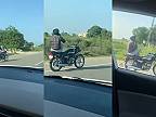 Telefonovanie počas jazdy na motorke LVL India