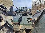 Vyradený tank Leopard 2A6 a bojové vozidlo Bradley pri Avdijivke