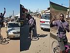 A opäť tento africký bicyklový surfer