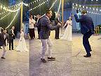51-ročný Andy si svadbu užil po svojom, zabil parádny shuffle
