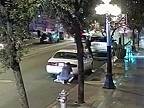 Strelec v Tucsone zranil deväť ľudí, polícia ho postrelila a zatkla