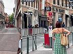 Policajtky v Toulouse pobodané mužom s nožom, ktorý kričal Allahu Akbar