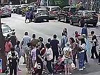 Príslušník polície zachránil vodiča SUV, ktorý stratil vedomie na križovatke