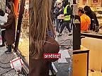 Žena v Paríži sa pokúsila zastaviť rabovačku, dav ju však ignoroval