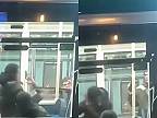 Muža napadli nožom v autobuse v Birminghame, polícia zatkla troch podozrivých