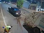Zamestnanec hygienickej služby sa obratne vyhol vážnym zraneniam pri zrážke