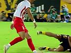 Hráč Al Qadsia dostal kopanec do tváre, rozhodca nezasahoval kvôli absencii VAR