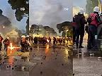 Policajt v Albánsku horí od zápalnej fľaše pri násilných protestoch