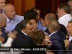 Ukrajinskí poslanci se pobili pre jazykový zákon