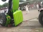Zavalený traktorom