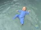 Aj bábätká vedia plávať