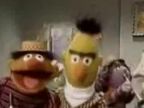 Bert & Ernie tries Gangsta-Rap