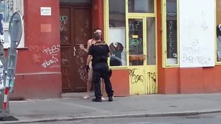 Pražský naháč vs. polícia