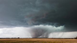video Vznik a zánik tornáda (časozberné video)