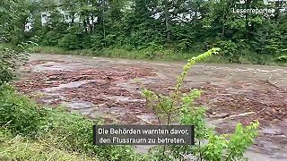 Blesková povodeň rozvodnila švajčiarsku rieku Emme