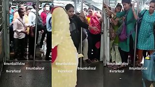 A ako sa nastupuje do vlaku v indickom Bombaji?