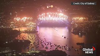 Nový rok 2023 oslávili v austrálskom Sydney extravagantným ohňostrojom