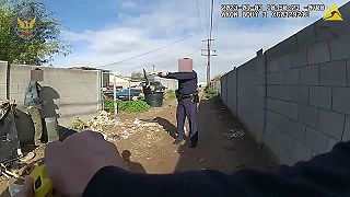 Nožnicovoruký Edward vs. Polícia (Phoenix, USA) / DRSNÉ!