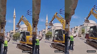 Turecko: Demolácia poškodeného minaretu nedopadla podľa plánu