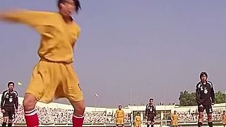 Keď futbal hrajú šaolinskí mnísi (akčná scéna)